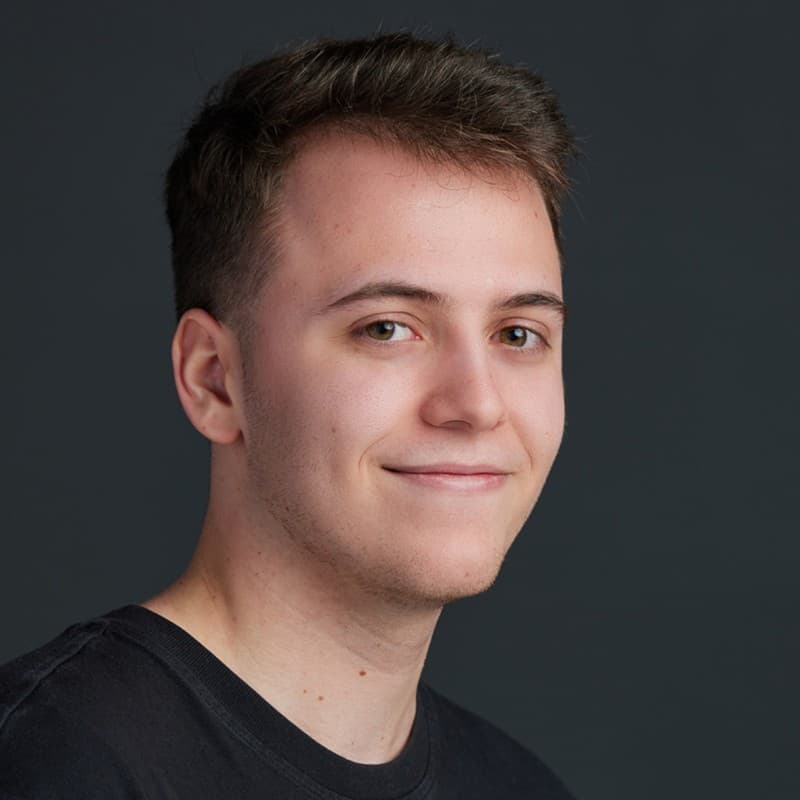 Portrait photo of Lars